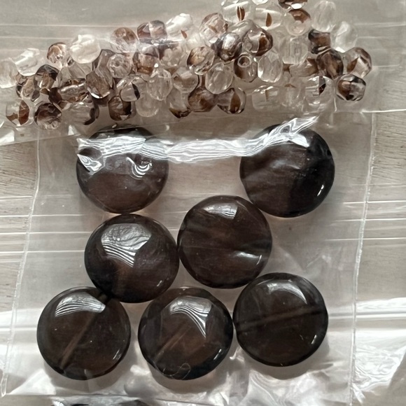 Assortment of fushia shades gemstone and glass beads - Picture 4 of 10